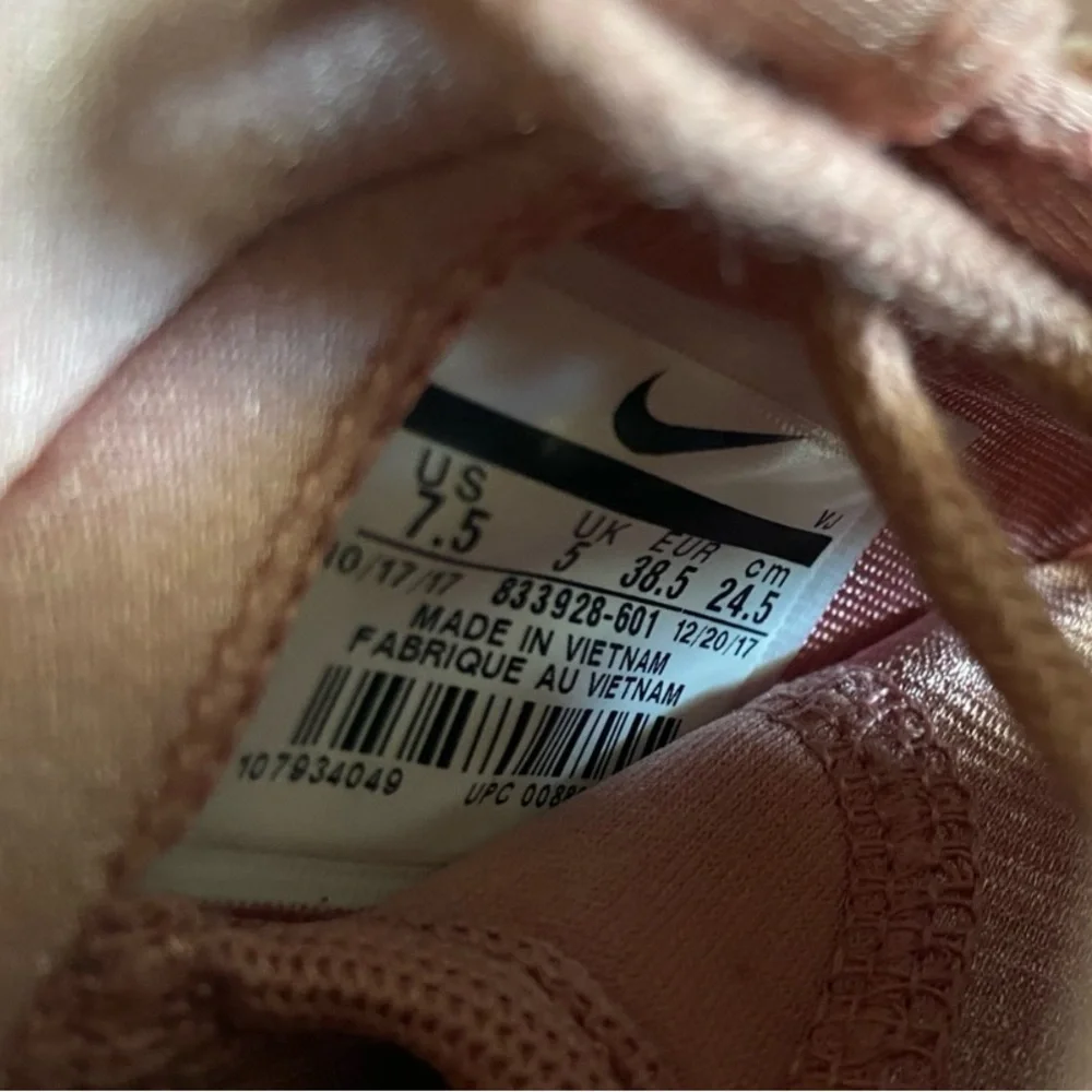 Nike Roshe One Pink Shimmer Women's‎ Trainer Shoes Size 7.5 EUC